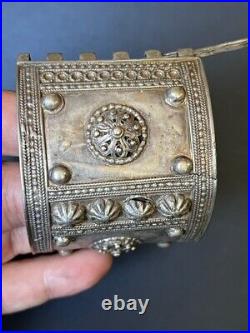 ANTIQUE 19th CENTURY ETHNIC HINGED SILVER CUFF BRACELET Middle eastern