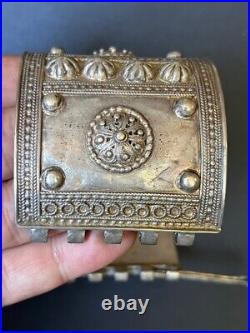 ANTIQUE 19th CENTURY ETHNIC HINGED SILVER CUFF BRACELET Middle eastern