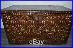 Anglo Indian or Syrian Bone Mother of Pearl, Perlmutt inlaid inlay chest. 17/18th