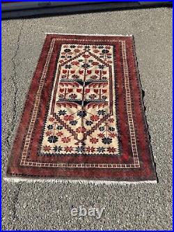 Old Vintage Hand Knotted Wool Oriental Area Rug Carpet Middle Eastern 41 X 65