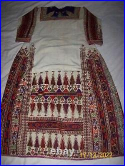 Palestinian wedding dress from beit dajan white color on silk embroidery